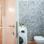 New! Lovely & Friendly In Center B Апартаменты *