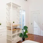 New! Lovely & Friendly In Center B Апартаменты Милан