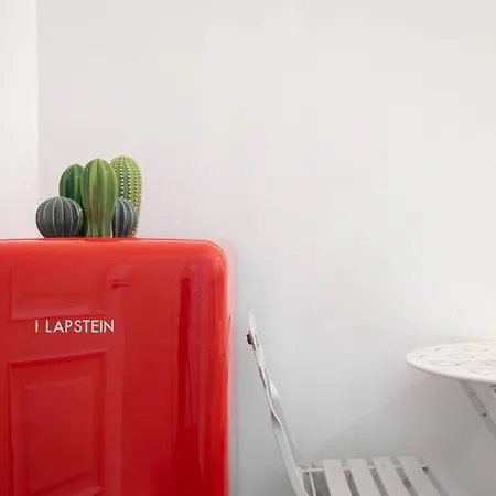 New! Lovely & Friendly In Center B Apartamento Milão