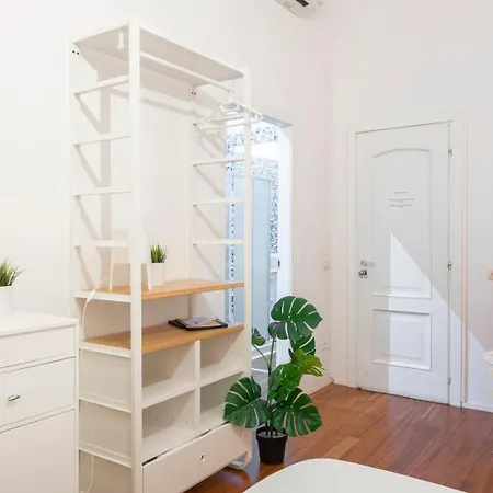 New! Lovely & Friendly In Center B Apartamento Milão